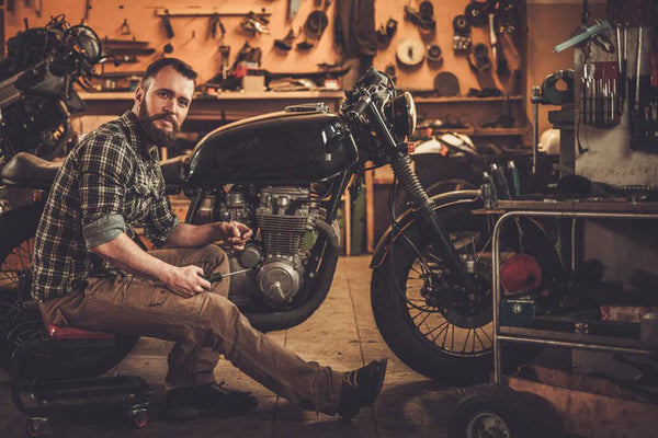 Wie wähle ich den Sattel Ihres Café Racer aus? 7 Tipps, die Sie befolgen sollten