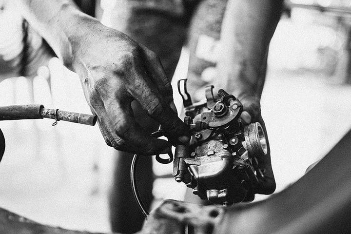 Conseils pour entretenir et nettoyer un carburateur moto.