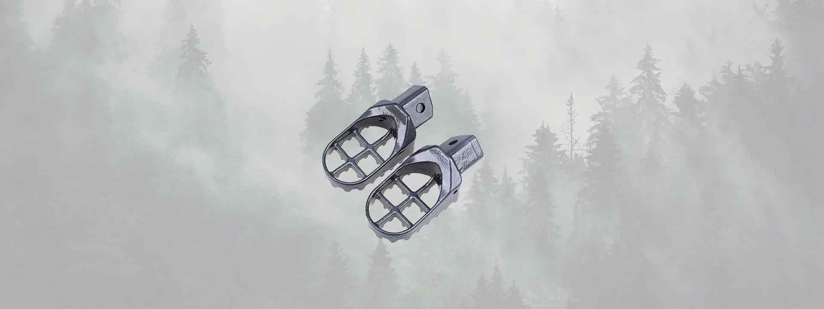 Collection de repose-pieds moto sur Blackpines.fr