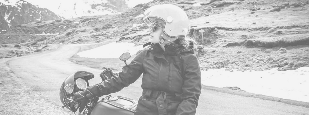 Collection de casques moto demi-jet sur Blackpines.fr