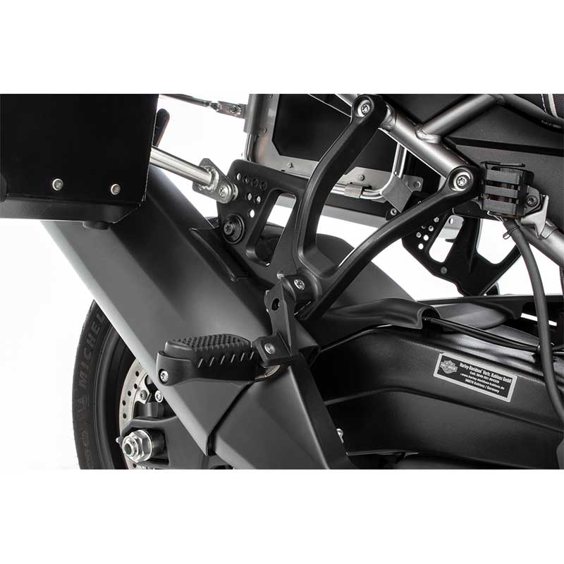 Abaissement de repose-pieds passager Wunderlich pour Pan America 1250. Blackpines.fr