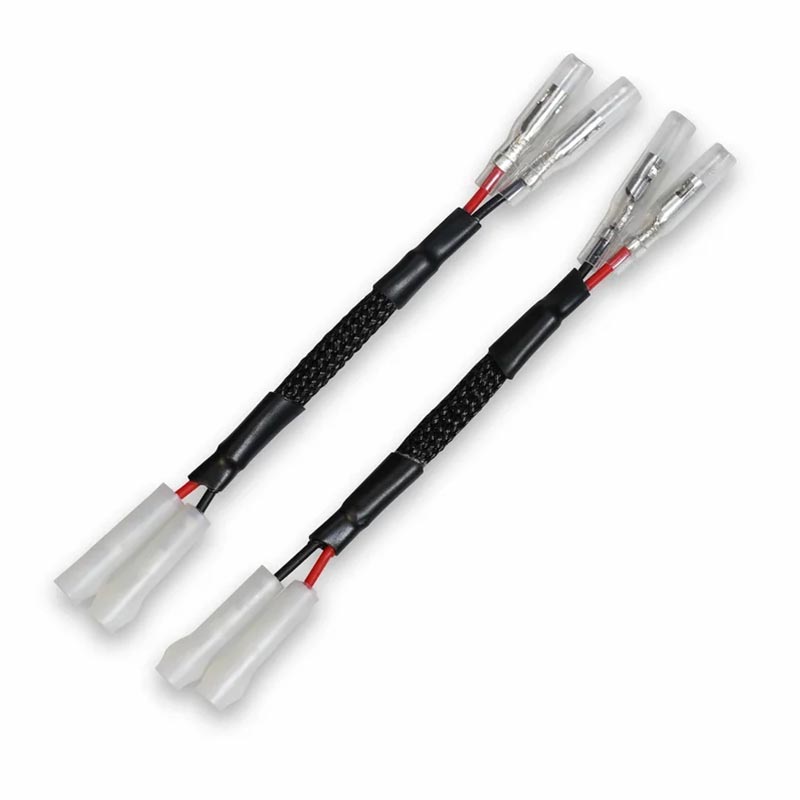 Adaptateurs de clignotants Triumph plug and play avec connecteurs bullet de 3,5 mm, vendus par paire.