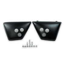 Caches lateraux vintage scrambler noir mat pour Royal Enfield. Blackpines.fr