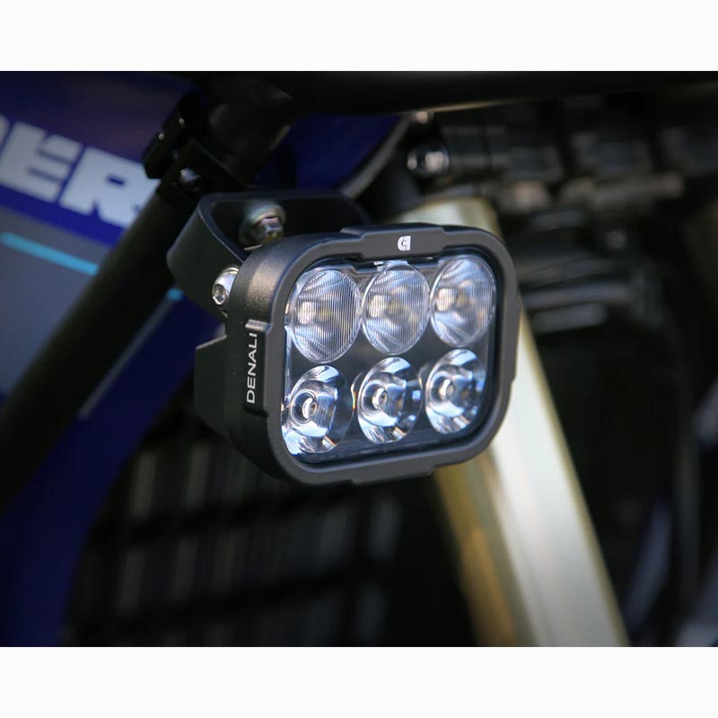 Feu additionnel moto LED Denali DL6. Blackpines.fr