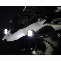 feux additionnels moto LED blanc Denali DL4. Blackpines.fr