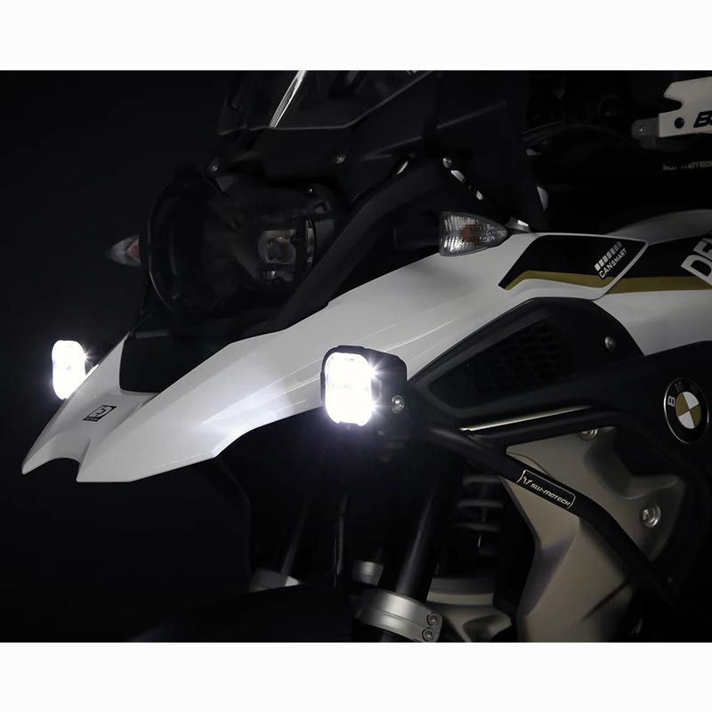 feux additionnels moto LED blanc Denali DL4. Blackpines.fr