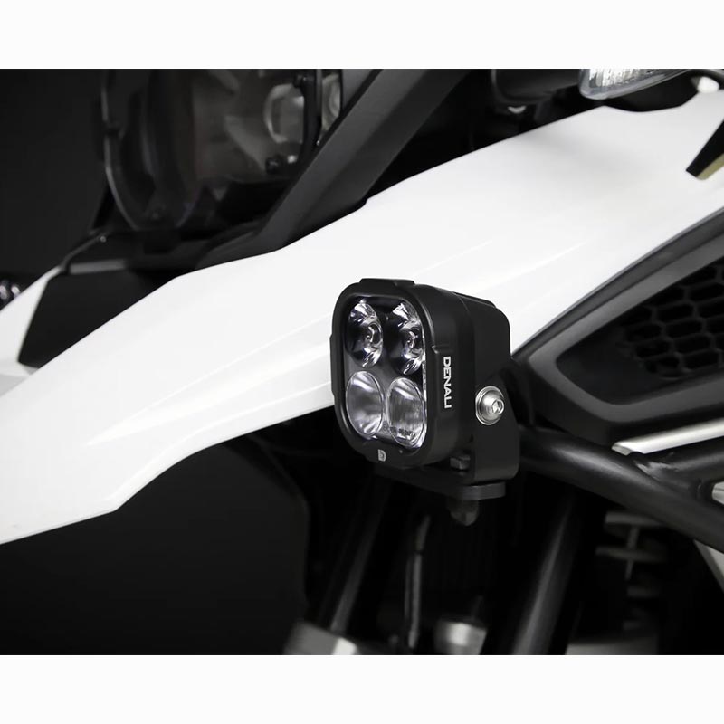 feux additionnels moto LED blanc Denali DL4. Blackpines.fr