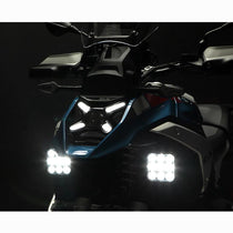 Feux additionnels moto LED blancs Denali DL9. Blackpines.fr