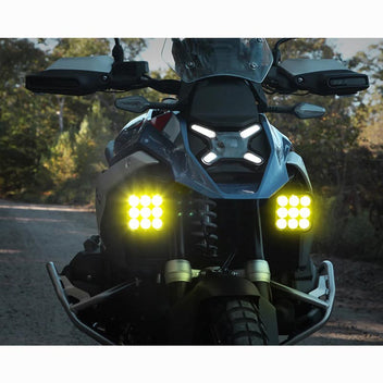 Feux additionnels moto LED jaunes Denali DL9. Blackpines.fr