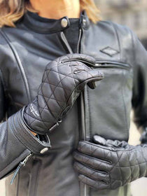 Gants moto femme en cuir SOHO The Royal Racer. Blackpines.fr