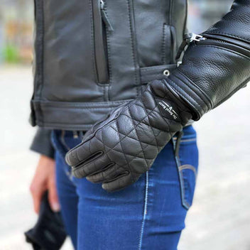 Gants moto femme en cuir SOHO The Royal Racer. Blackpines.fr