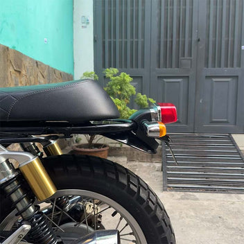 Détail de la finition du garde-boue court Bonvent Motorbikes pour Royal Enfield 650.