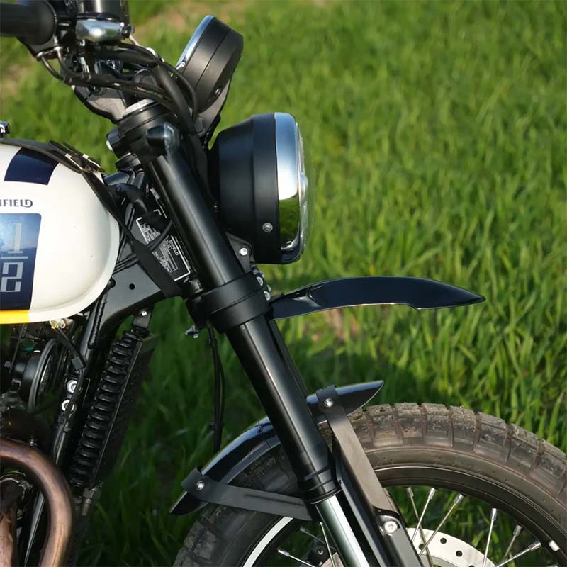Garde-boue avant haut Scrambler Bonvent sur Royal Enfield Bear 650.