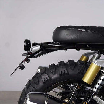 Garde-boue arrière court adapté sur une Royal Enfield Continental GT 650 custom.