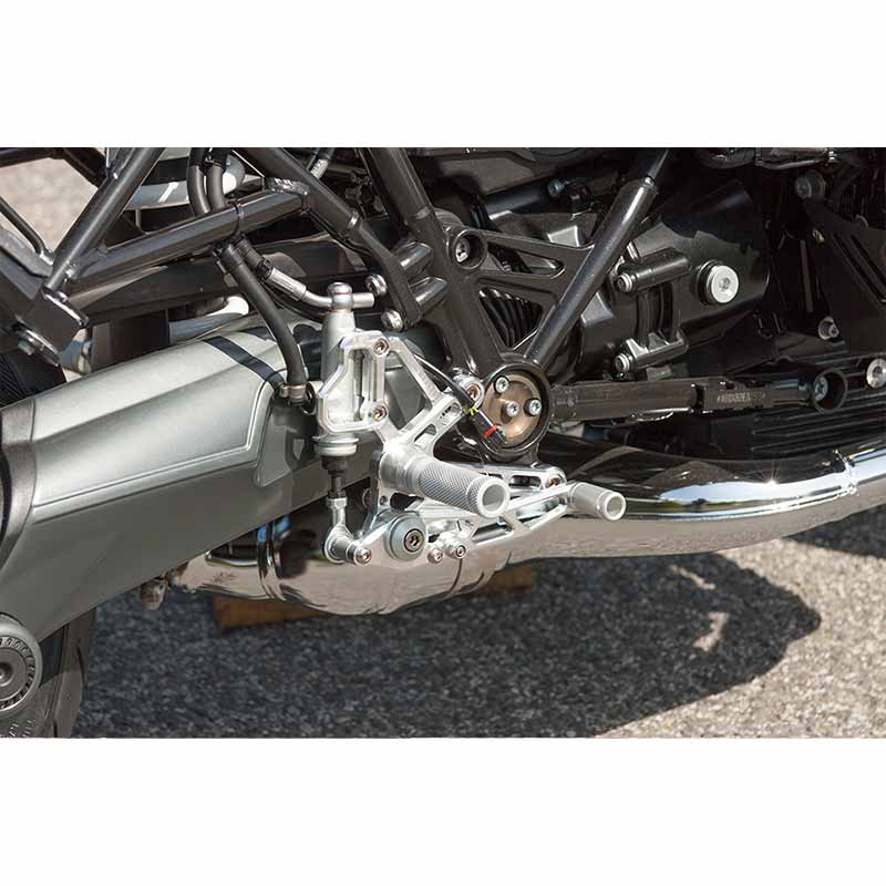 Commandes reculées argent LSL pour BMW R nineT Scrambler LSL. Blackpines.fr