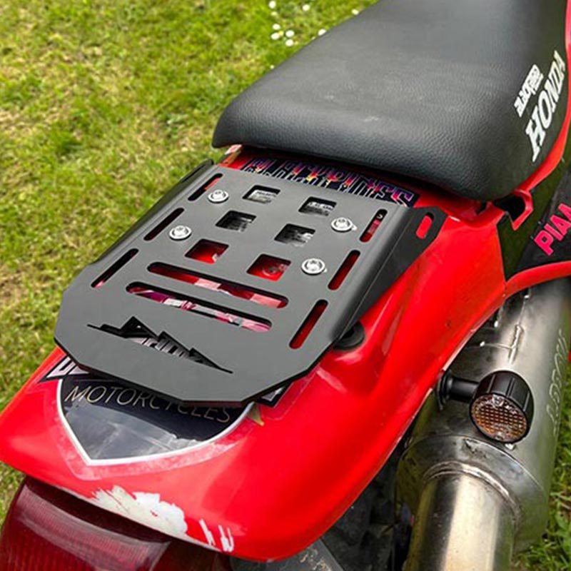Porte-bagages aluminium 4 mm Blackpines pour enduro et trail.