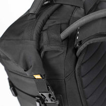 Sac à dos Kriega R25 passage tuyau eau.
