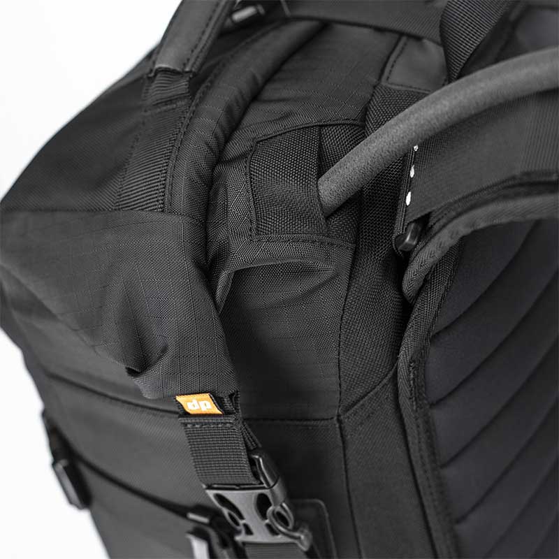 Sac à dos Kriega R25 passage tuyau eau.