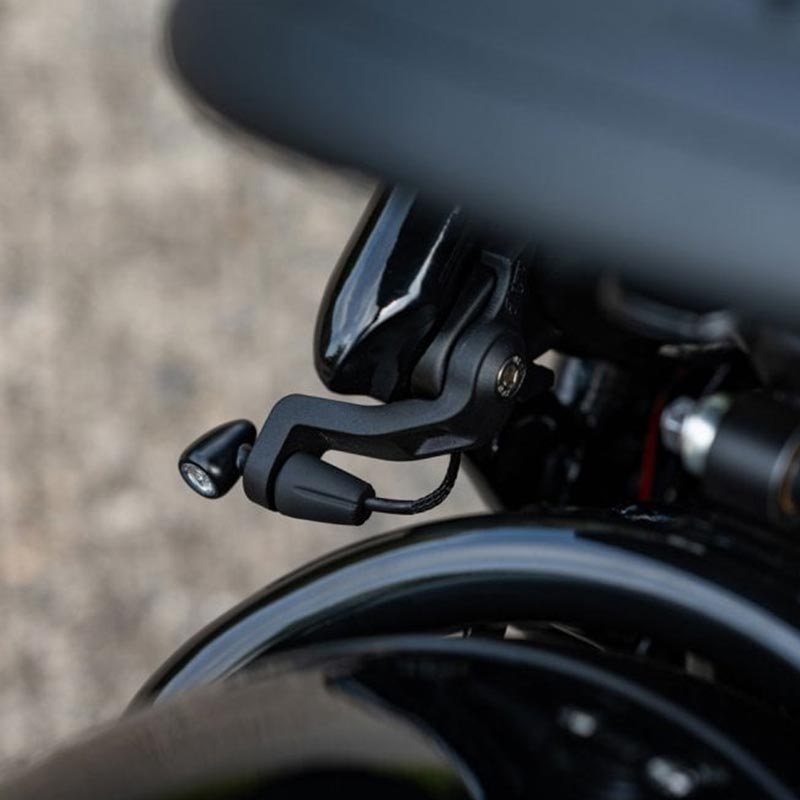 Supports clignotants arriere Motone Customs AJAX pour Triumph Bobber. Blackpines.fr 