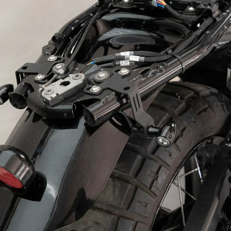 Supports de clignotants arrière sous selle Bonvent Motorbikes pour Triumph Bonneville et Street.