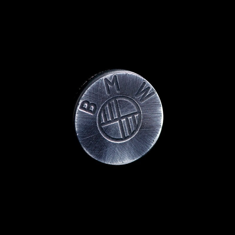 Badge Ex-Motorcycle de capot de selle brosse raye noir pour BMW R NineT. Blackpines.fr