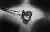 Clignotant boitier noir 3 en 1 Atto DF marque Kellermann. Blackpines.fr
