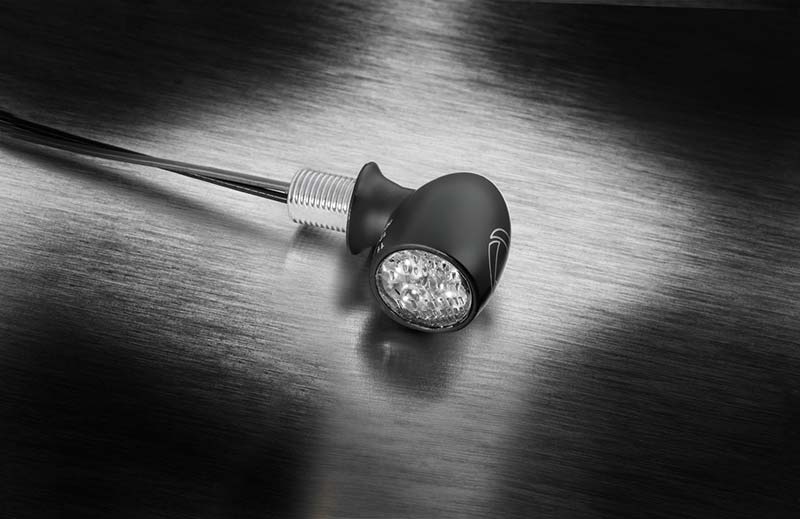 Clignotant boitier noir 3 en 1 Atto DF marque Kellermann. Blackpines.fr