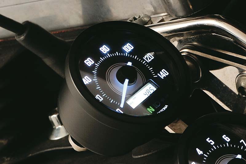 Compteur vitesse digital, Daytona VELONA 2, noir rond Ø60 mm, 260 km/h,  avec support - Pièces Electrique sur La Bécanerie