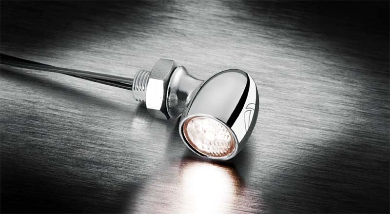 Feu arriere et feu stop Atto RB chrome Kellermann. Blackpines.fr