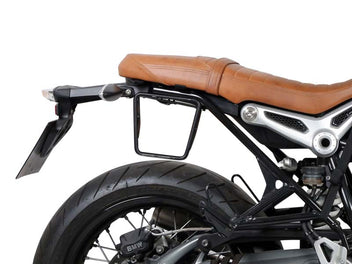 Fixation laterale pour sacoches SHAD sur BMW R nineT. Blackpines.fr