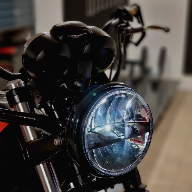 Phare avant moto avec optique LED Type 1  blackpines.fr  blackpines.fr
