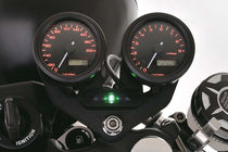 Support pour deux compteurs Daytona Velona48. Blackpines.fr