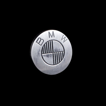 Badge Ex-Motorcycle brosse raye noir pour carter distribution BMW RnineT. Blackpines.fr
