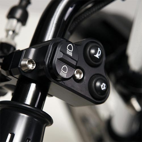 Commodos noirs haute qualite aluminium. Blackpines.fr