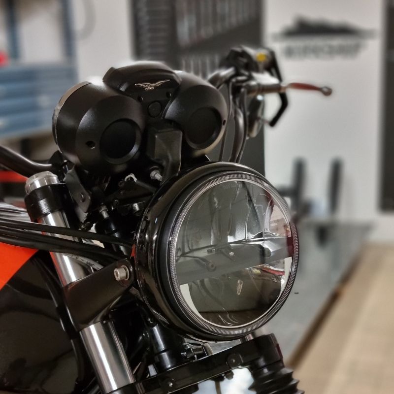 Phare avant moto avec optique LED Type 1  blackpines.fr  blackpines.fr