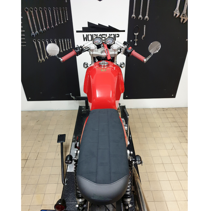 Selle moto Scrambler Universelle by BPCR - Alcantara Noir  blackpines.fr  blackpines.fr