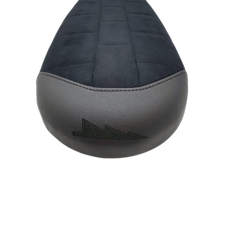 Selle moto Scrambler Universelle by BPCR - Alcantara Noir  blackpines.fr  blackpines.fr