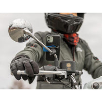 Support telephone sur retroviseur moto Quad Lock. Blackpines.fr