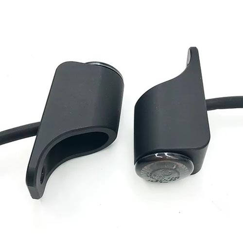 Supports Le Motographe pour clignotants avant Highsider sur BMW R nineT. Blackpines.fr
